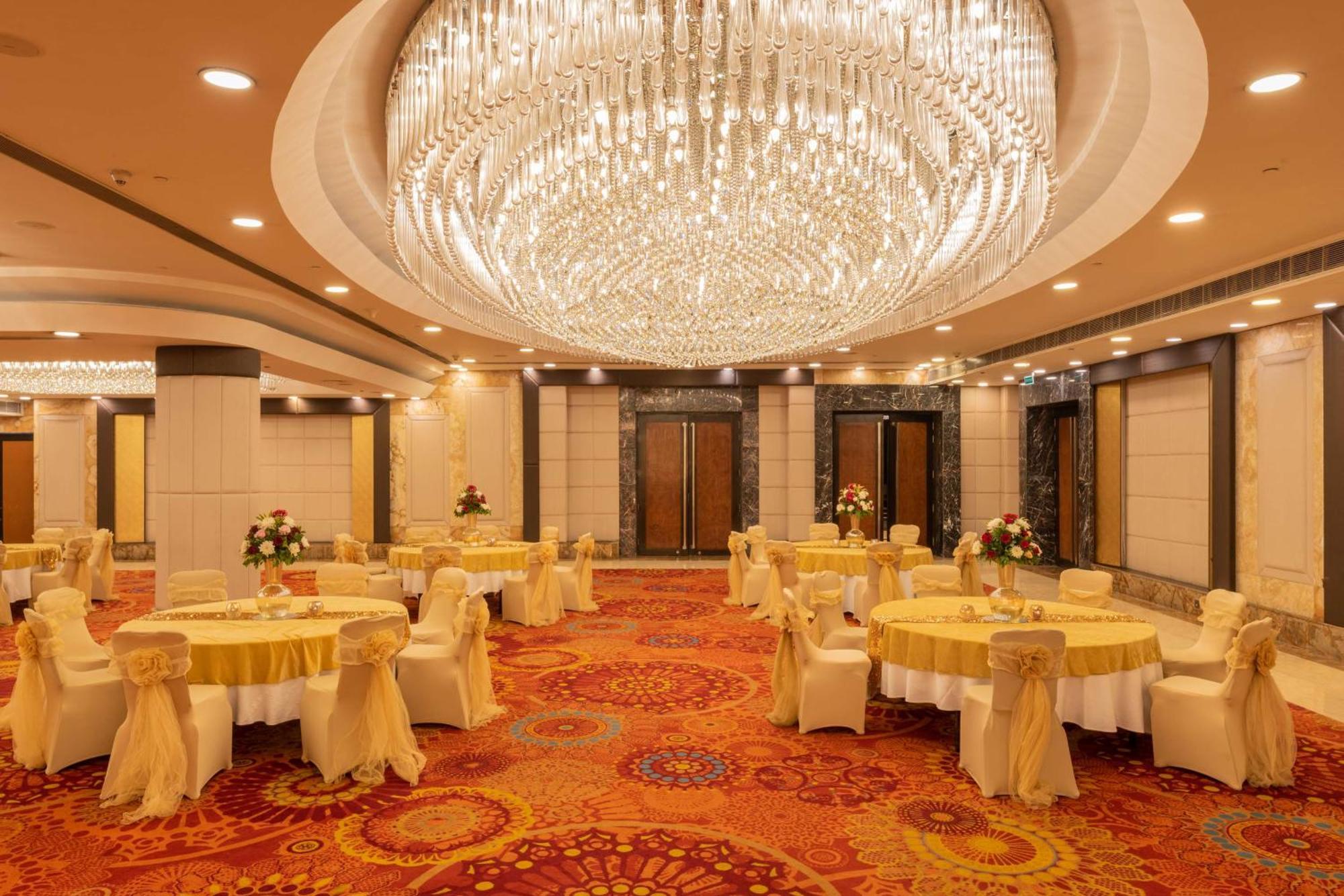 Готель Radisson Blu Kaushambi Delhi Ncr Ґазіабад Екстер'єр фото